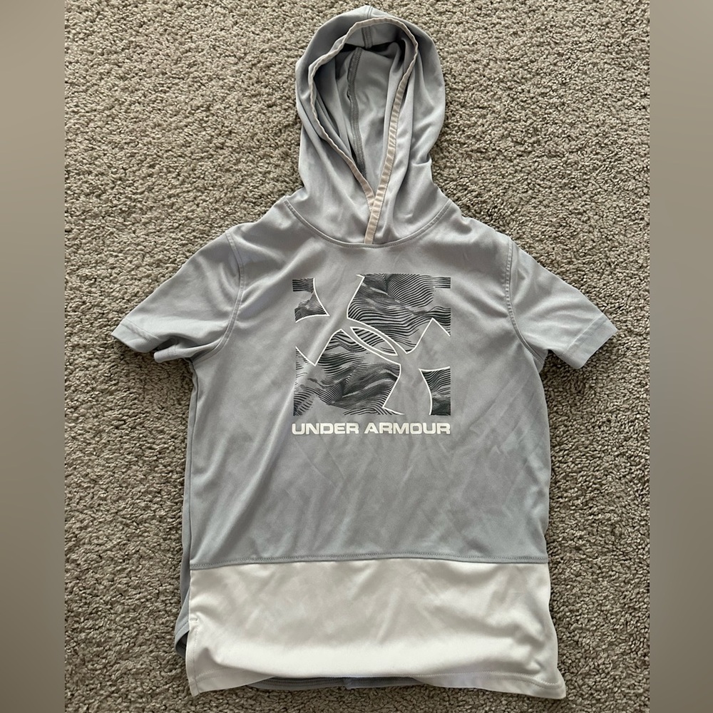 Under Armour Boys Shirt with Hood YSM- Gray/white